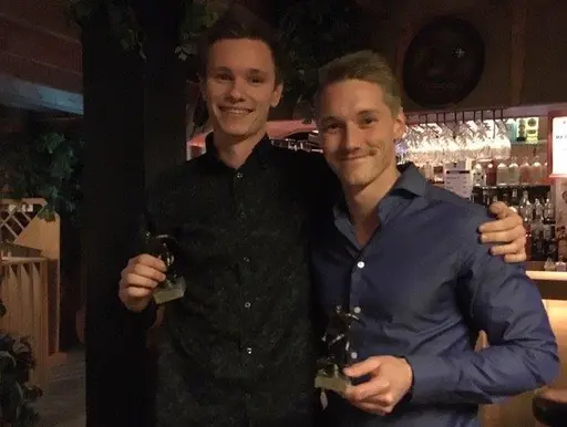 Ordförande Mats Löwing utser Leif Persson till Hedersmedlem. Den 5: i ordningen.