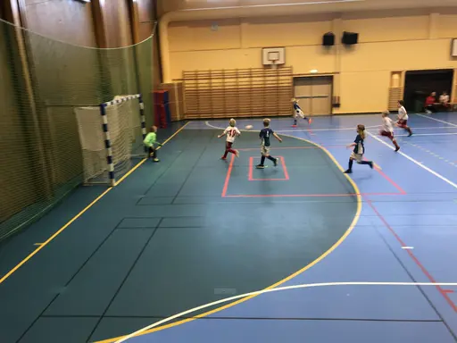 08/09-gänget förstärkta med Simon Ö o Rasmus J. öste på i Arenan i Skövde.