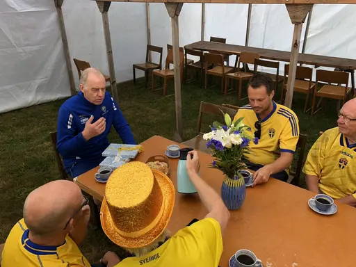 Styrelsen uppvaktar Mats på 60-års dagen🎉🎉