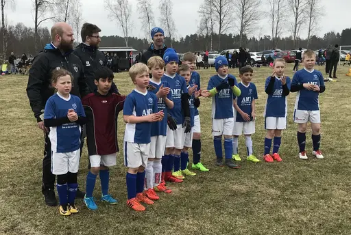 Full fart på Sandbacken cup. Första matcherna tillsammans med IFK-grabbarna.