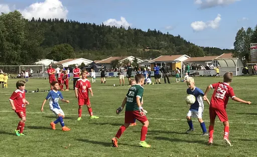 Nabben cup 2018. På fm jämna matcher mot två Skövde AIK-lag i strålande sol. På em tuffare motstånd mot Skultorp och Mullsjö i molnigt väder med lite regn på slutet. Glada miner som vanligt ändå!