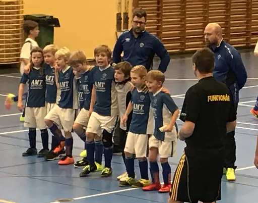 08/09-gänget förstärkta med Simon Ö o Rasmus J. öste på i Arenan i Skövde.