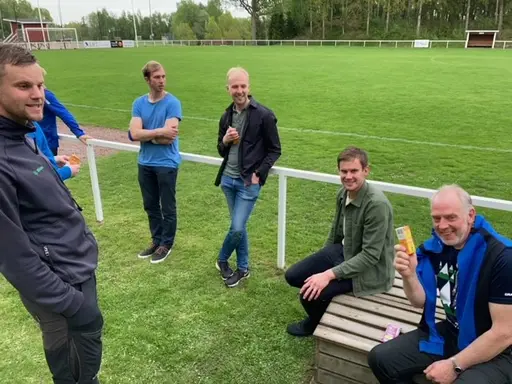 Efter träning smakar det gött med ny grillad Hamburgare.
