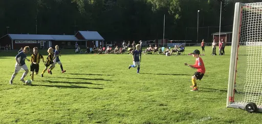 Giffcupen tog hårt på B-planen i år, så hemmapremiären spelades på A-planen, vilket gick fint.