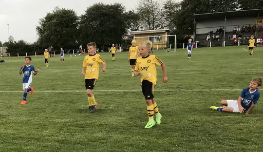 Nabben cup 2018. På fm jämna matcher mot två Skövde AIK-lag i strålande sol. På em tuffare motstånd mot Skultorp och Mullsjö i molnigt väder med lite regn på slutet. Glada miner som vanligt ändå!