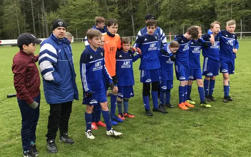 Lite småregn i luften gjorde underlaget perfekt att spela på.