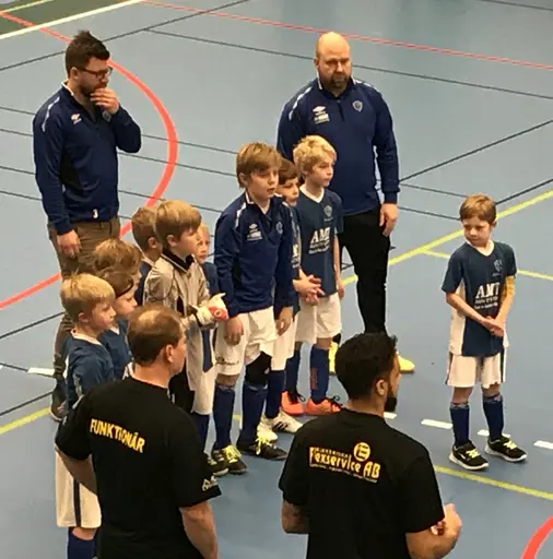 08/09-gänget förstärkta med Simon Ö o Rasmus J. öste på i Arenan i Skövde.