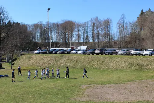 Rickar Andersson och Claes Rydholm nöjda grillare i vårsolen, vid Giffcupen dag 1.