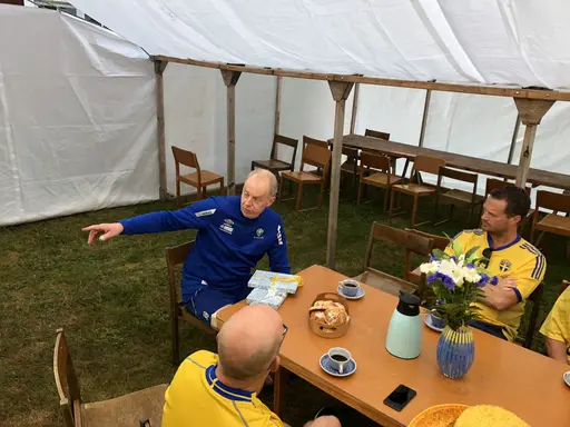 Styrelsen uppvaktar Mats på 60-års dagen🎉🎉