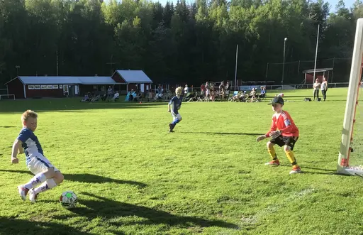 Giffcupen tog hårt på B-planen i år, så hemmapremiären spelades på A-planen, vilket gick fint.