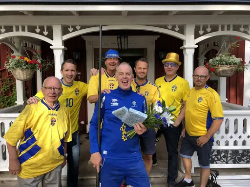 Styrelsen uppvaktar Mats på 60-års dagen🎉🎉