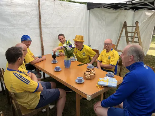 Styrelsen uppvaktar Mats på 60-års dagen🎉🎉