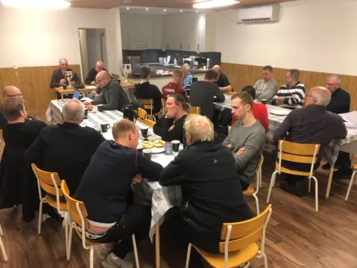 Årsmöte 2019, ordförande Mats Löwing lämnar över klubban till mötes ordförande Kurt-Arne Karlsson.