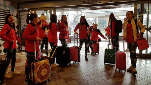 Trupp Indigo (Annie, Beata, Ebba, Elise, Elsa, Emelie, Hannah, Ingrid, Iris, Leia, Lova, Melina och Tindra) på tävlingen Riksfyran 2018