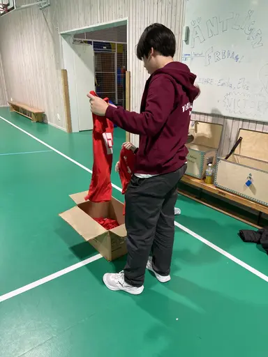 Bild: Händelser och medlemmar i VIF BT i Högåsskolans gymnastiksal. Foto: (1) Emilia Loberg, (2-12) Victor Karlsson/VIF Bordtennis