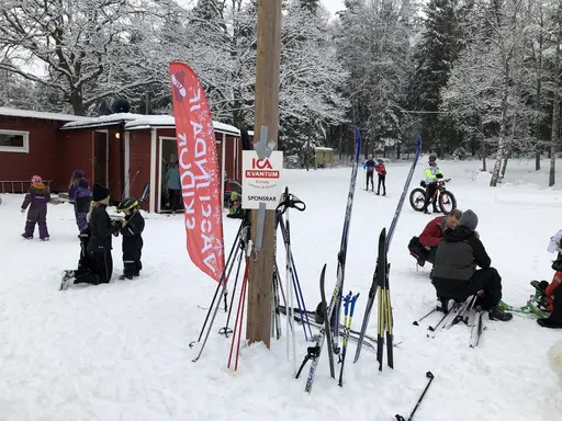 Ett lyckat arrangemang med ett 70-tal startande barn. Tidningsartikel i UNT dagen efter!