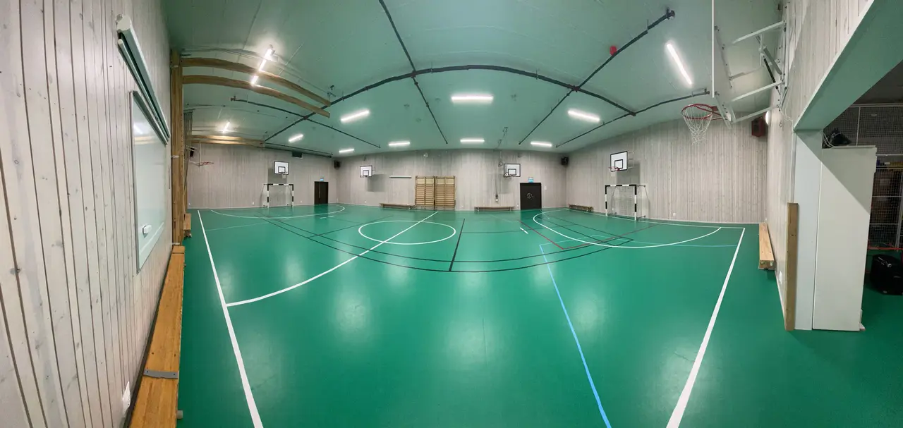 Bild: Högåsskolans gymnastiksal. Foto: Victor Karlsson/VIF Bordtennis