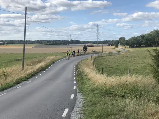 Tur & retur ca 40 km. Även familjemedlemmar följde med på cyklar.