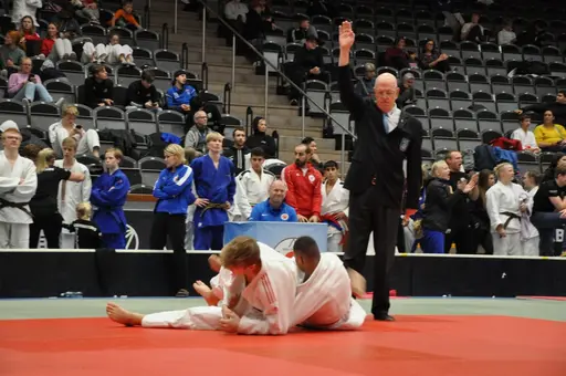 fotografierna är fria att delas/användas för privat bruk samt i judosammanhag dock ej för kommersiellt bruk.