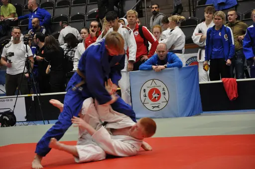 fotografierna är fria att delas/användas för privat bruk samt i judosammanhag dock ej för kommersiellt bruk.