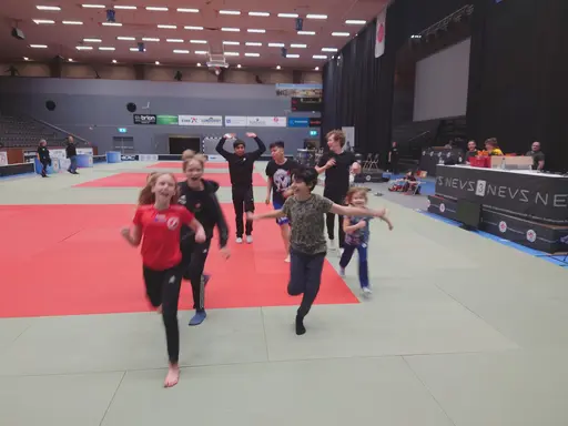 fotografierna är fria att delas/användas för privat bruk samt i judosammanhag dock ej för kommersiellt bruk.