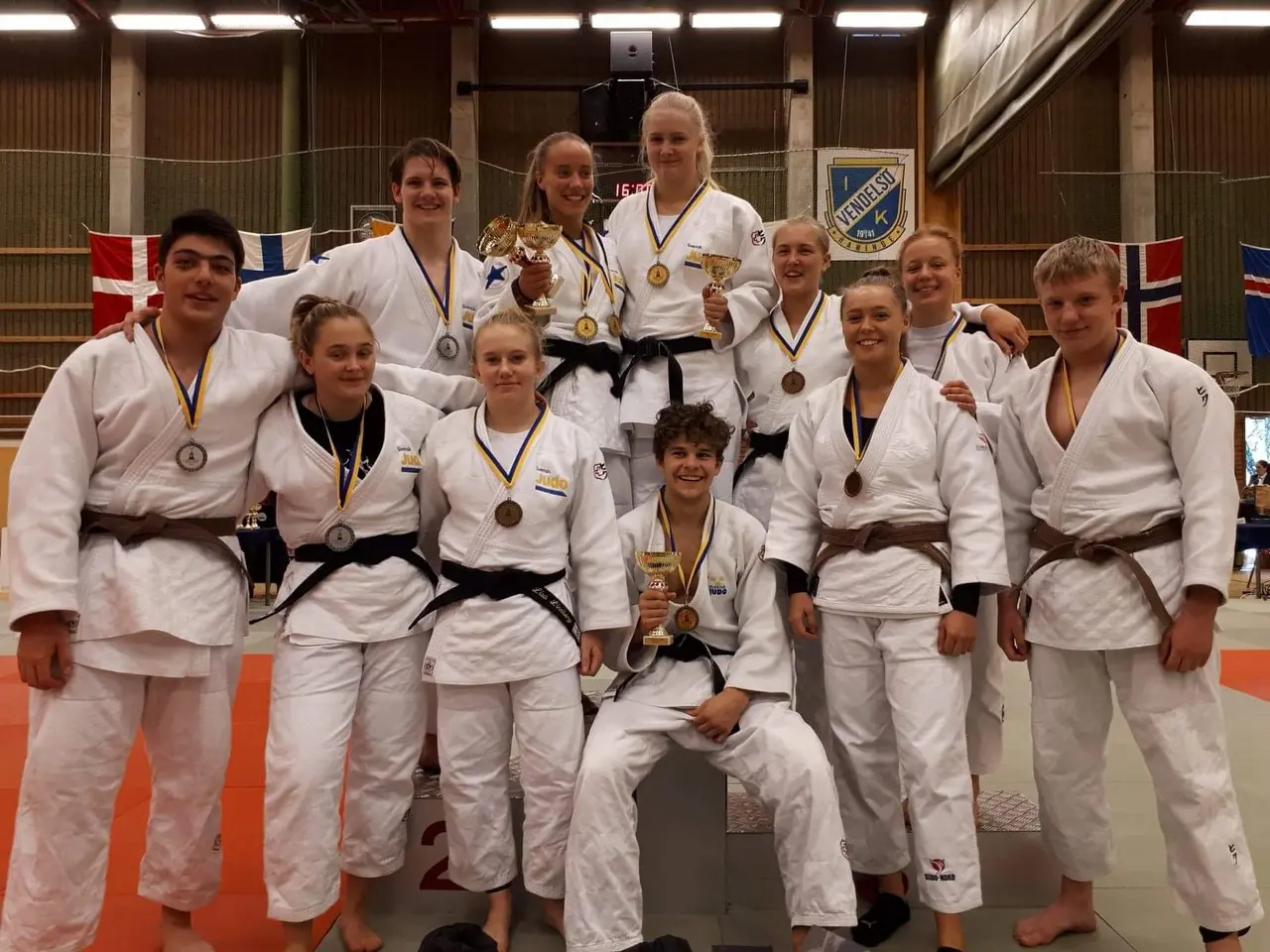 Frövi Judos medaljörer med judogymnasiet