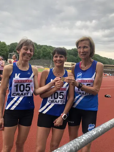 P17 4x100m samt GULD-veteranerna på 3x1500m!