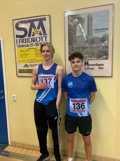 Simon Rydén (vänster) och Hjalmar Peixoto (höger) som båda gjorde fina insatser på IUSM i P15 1000m