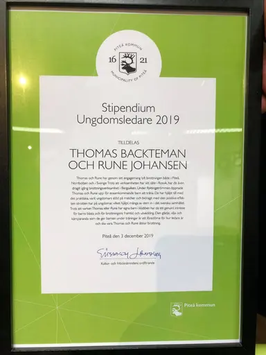 Rosvik IK Brottning. Våra tränare för Piteågrupperna, Thomas och Rune, tilldelades Piteå kommuns Kultur- och fritidsnämnds stipendie för årets ungdomsledare 2019.