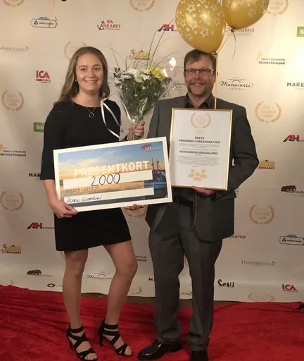 Julia Edwardsson och Joachim Sandberg tog emot det fina priset