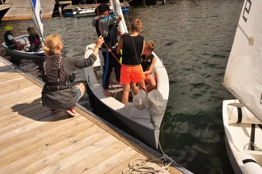 Bilder från skolsegling med Hunneboskolan våren 2018, många och glada erfarenheter. Segling för alla!
