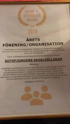 Julia Edwardsson och Joachim Sandberg tog emot det fina priset