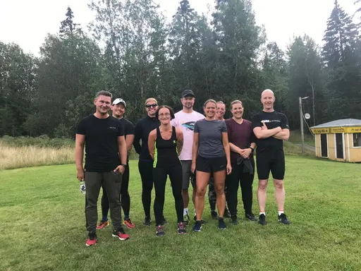 Glada åkare och föräldrar redo för start!