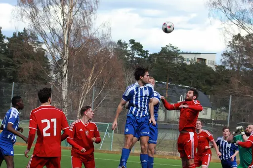 Marcus Minari, Bakari "Jo" Kinteh, Marcus Blomquist mot Jan Tauer samt Max Whitman på linjen