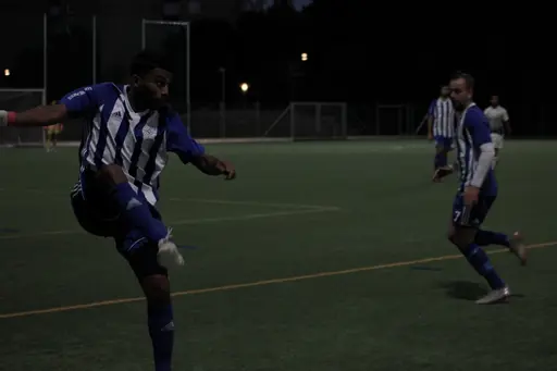 Bigge Khan, Bryan Chantera, Frans Gabro, Markus Blomquist och Spångas videofotograf på väg upp på taket.