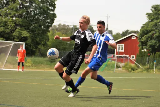 Serkan Görgülü. två gigantiska målvakter, Frans Gabro, startelvan