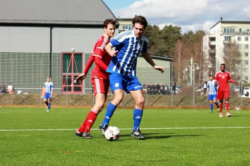 Marcus Minari, Bakari "Jo" Kinteh, Marcus Blomquist mot Jan Tauer samt Max Whitman på linjen