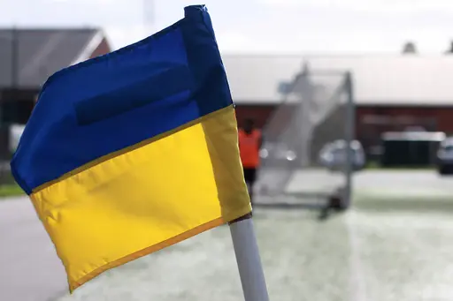 Wilondja Fataki, hörna, startelvan, blåsig hörnflagga, Frans Gabro och ännu en luftduell vid hörna.