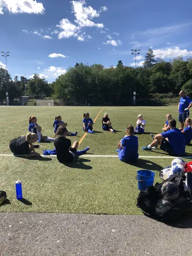 Avslutningsstretchning och väntan på dagens lunch 