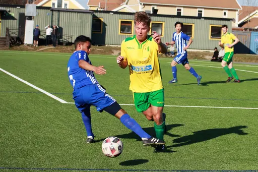 Liam Hägvall, Markus Blomquist, kamp om bollen, Startelvan (+ Engin), Bejoy Khan, Wilondja Fataki, Emil Gabro och Liam igen
