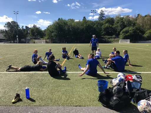 Avslutningsstretchning och väntan på dagens lunch 