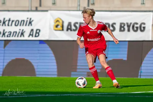Två gamla Spångaspelare som matchcoacher: Serkan Görgülü och Fredrik Giesecke