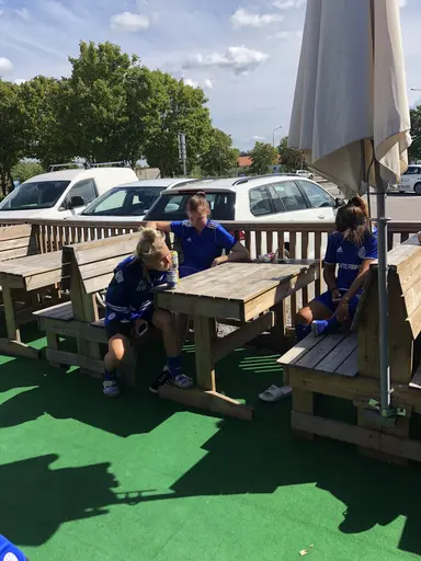 Avslutningsstretchning och väntan på dagens lunch 