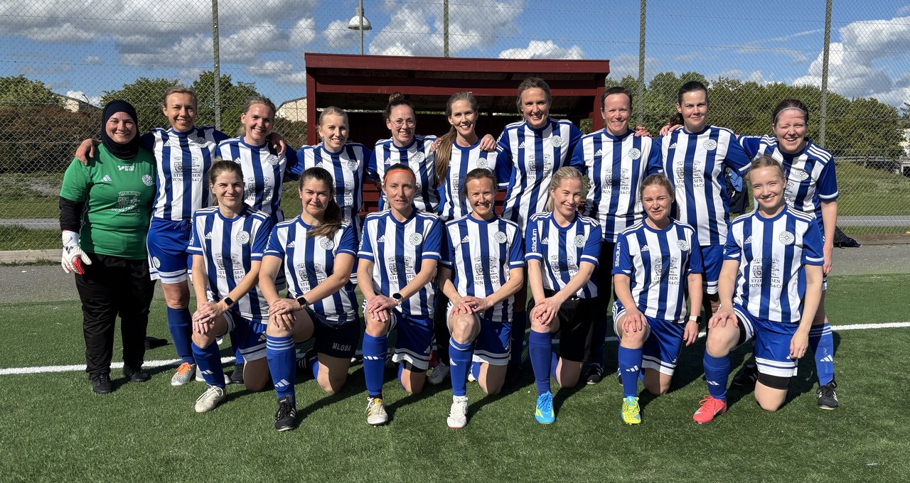 Zena, som målvakt i vårt damveteranlag, är längst till vänster på bilden