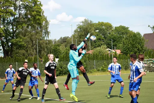 Serkan Görgülü. två gigantiska målvakter, Frans Gabro, startelvan