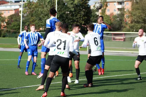 Wilondja Fataki, hörna, startelvan, blåsig hörnflagga, Frans Gabro och ännu en luftduell vid hörna.