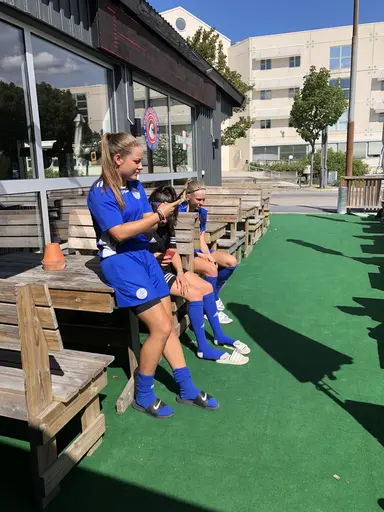Avslutningsstretchning och väntan på dagens lunch 