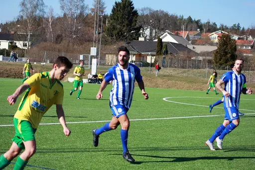 Liam Hägvall, Markus Blomquist, kamp om bollen, Startelvan (+ Engin), Bejoy Khan, Wilondja Fataki, Emil Gabro och Liam igen