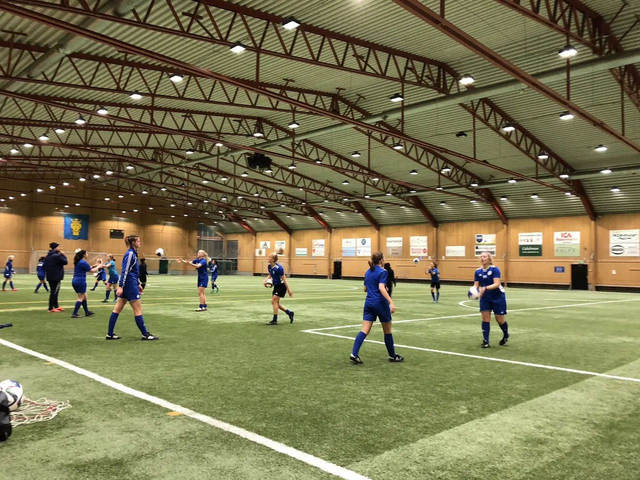 Träning i fotbollshallen