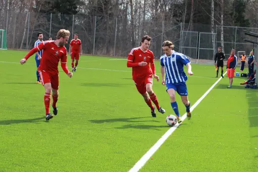 Marcus Minari, Bakari "Jo" Kinteh, Marcus Blomquist mot Jan Tauer samt Max Whitman på linjen